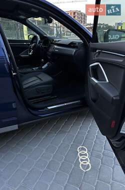 Позашляховик / Кросовер Audi Q3 2020 в 
