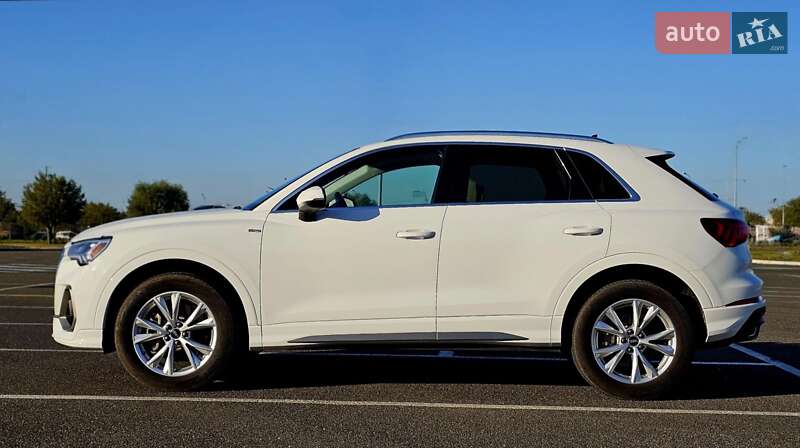 Позашляховик / Кросовер Audi Q3 2022 в Києві