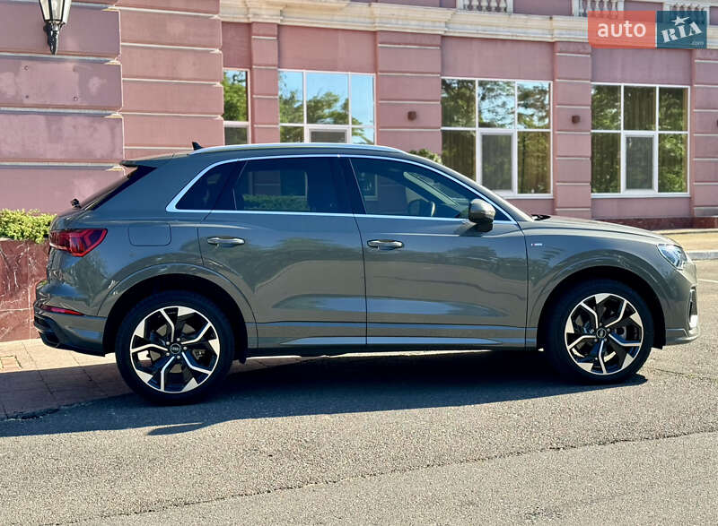 Внедорожник / Кроссовер Audi Q3 2021 в Одессе