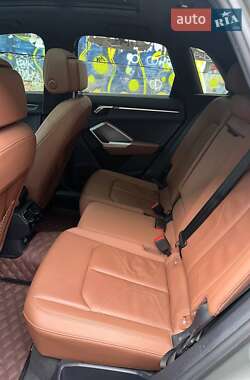 Внедорожник / Кроссовер Audi Q3 2021 в 