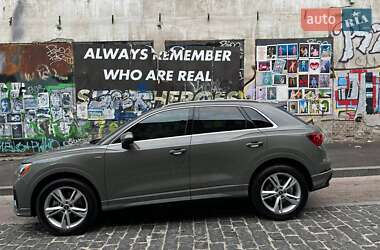 Внедорожник / Кроссовер Audi Q3 2021 в 