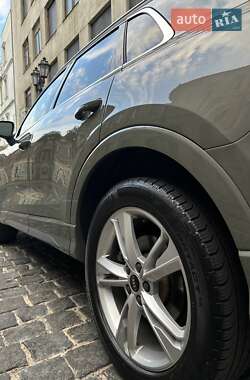 Внедорожник / Кроссовер Audi Q3 2021 в 