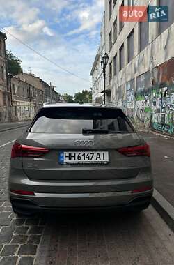 Внедорожник / Кроссовер Audi Q3 2021 в 
