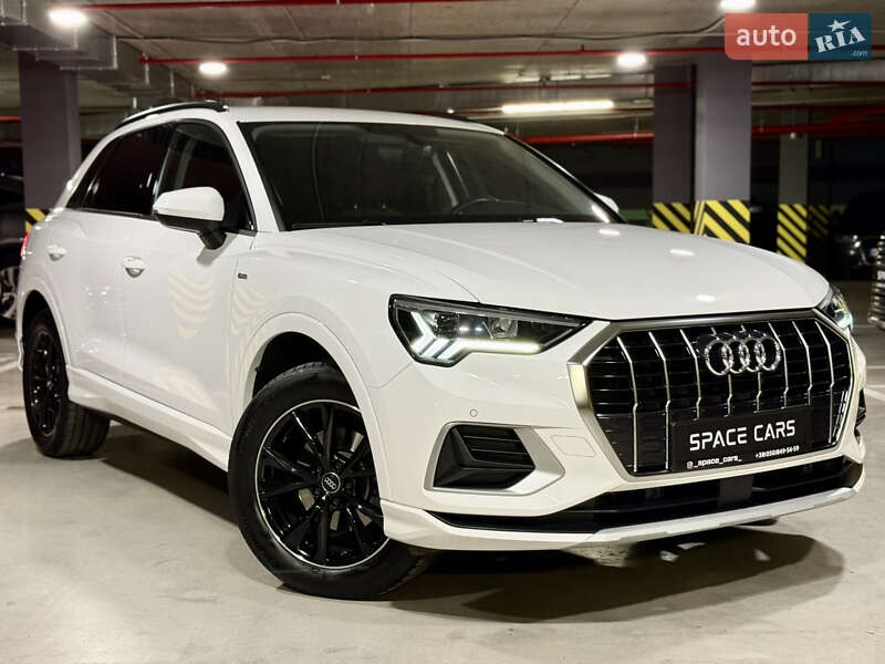 Внедорожник / Кроссовер Audi Q3 2022 в 