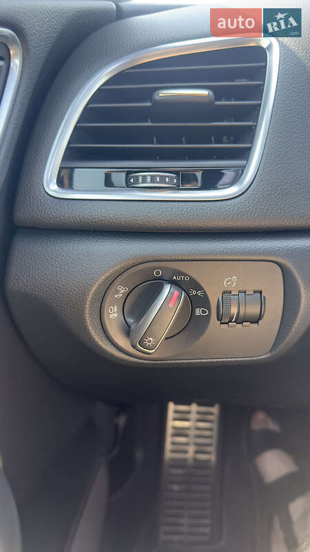 Внедорожник / Кроссовер Audi Q3 2017 в Львове