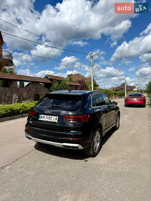 Внедорожник / Кроссовер Audi Q3 2020 в Житомире