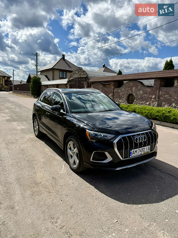 Внедорожник / Кроссовер Audi Q3 2020 в Житомире