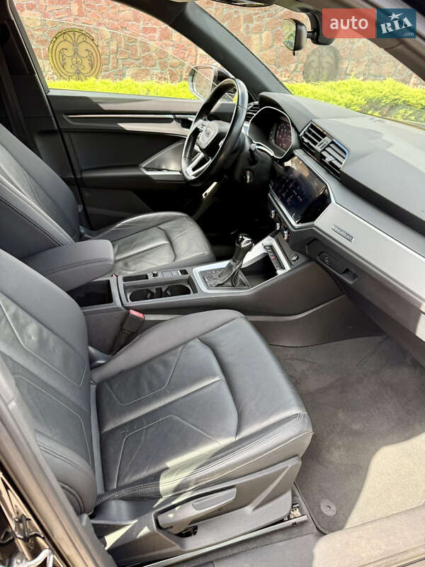 Внедорожник / Кроссовер Audi Q3 2020 в Житомире
