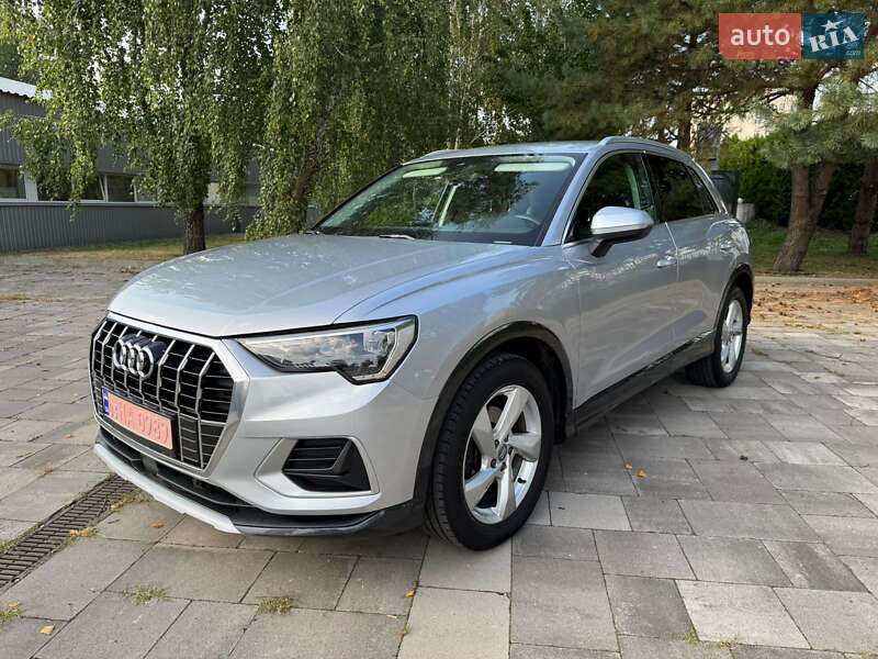 Внедорожник / Кроссовер Audi Q3 2020 в Киеве