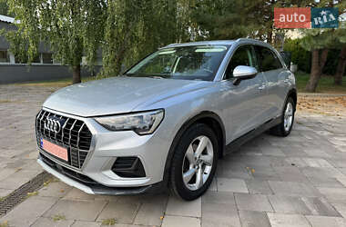 Внедорожник / Кроссовер Audi Q3 2020 в 