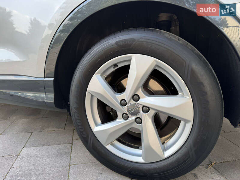 Внедорожник / Кроссовер Audi Q3 2020 в Киеве