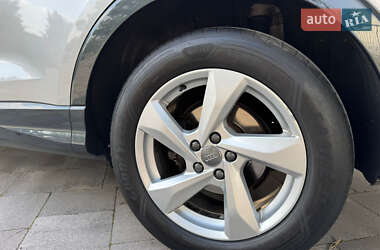 Внедорожник / Кроссовер Audi Q3 2020 в 