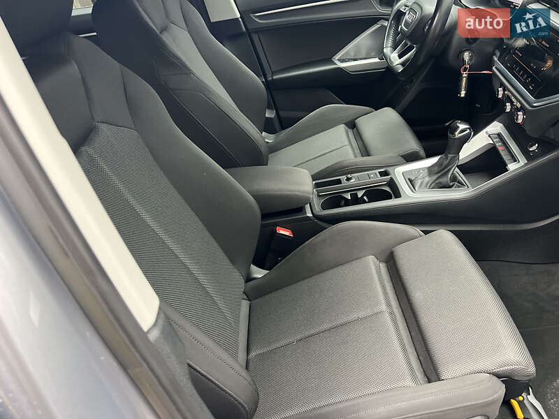 Внедорожник / Кроссовер Audi Q3 2020 в Киеве