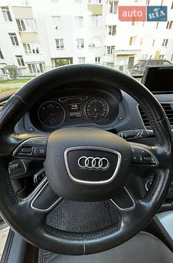 Позашляховик / Кросовер Audi Q3 2012 в 