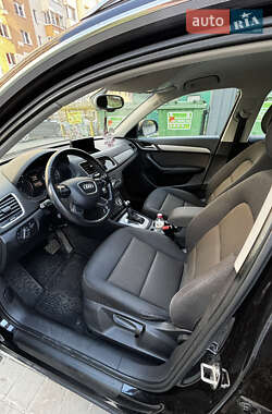 Позашляховик / Кросовер Audi Q3 2012 в 