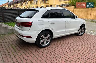 Позашляховик / Кросовер Audi Q3 2015 в 