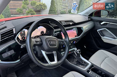 Внедорожник / Кроссовер Audi Q3 2021 в 