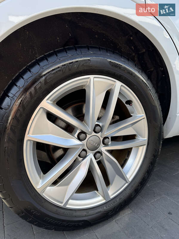 Внедорожник / Кроссовер Audi Q3 2017 в Киеве