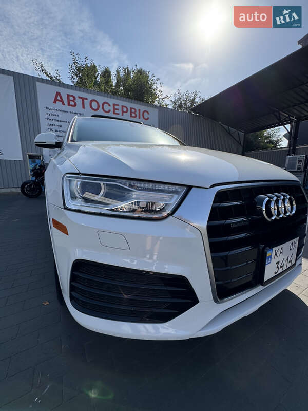 Внедорожник / Кроссовер Audi Q3 2017 в Киеве