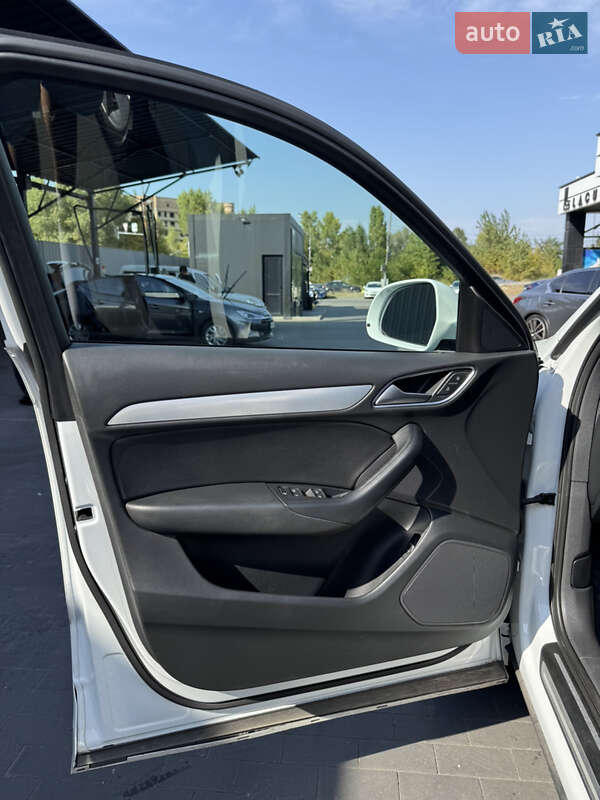 Внедорожник / Кроссовер Audi Q3 2017 в Киеве