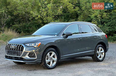 Внедорожник / Кроссовер Audi Q3 2021 в 