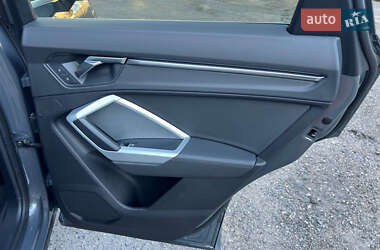 Внедорожник / Кроссовер Audi Q3 2021 в 