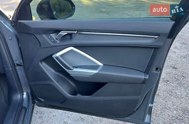 Внедорожник / Кроссовер Audi Q3 2021 в 