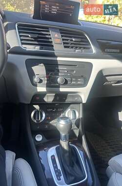 Внедорожник / Кроссовер Audi Q3 2015 в 