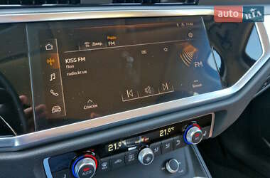 Позашляховик / Кросовер Audi Q3 2023 в 
