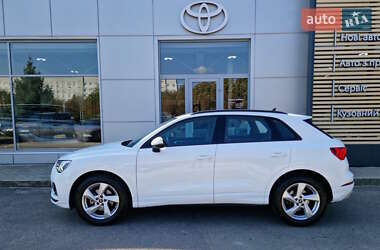 Позашляховик / Кросовер Audi Q3 2023 в 