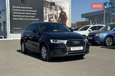 Внедорожник / Кроссовер Audi Q3 2016 в 