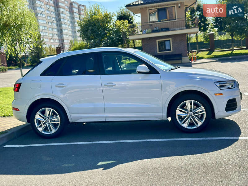 Внедорожник / Кроссовер Audi Q3 2017 в Киеве