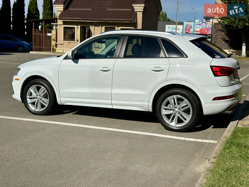 Внедорожник / Кроссовер Audi Q3 2017 в Киеве