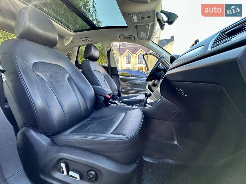 Внедорожник / Кроссовер Audi Q3 2017 в Киеве