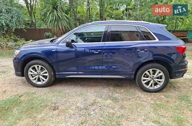 Позашляховик / Кросовер Audi Q3 2021 в 