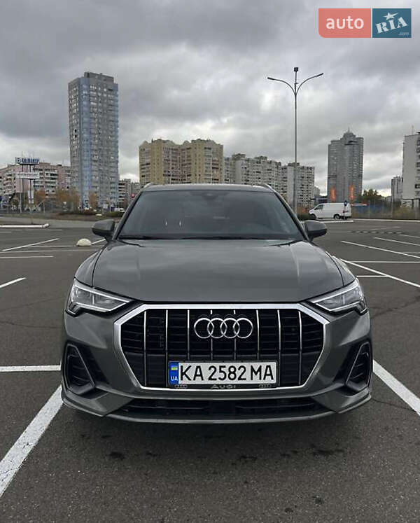 Внедорожник / Кроссовер Audi Q3 2021 в Львове