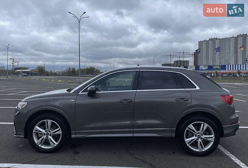 Внедорожник / Кроссовер Audi Q3 2021 в Львове
