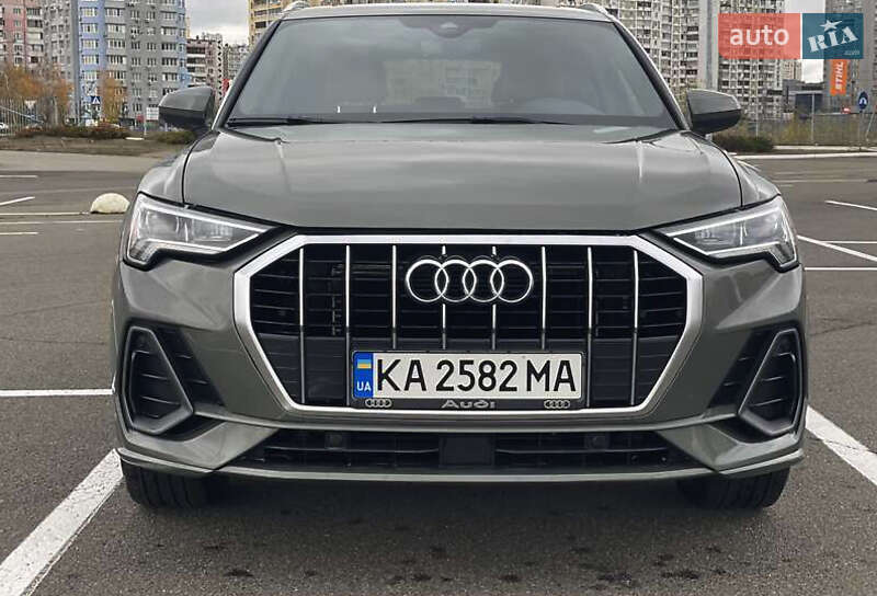Внедорожник / Кроссовер Audi Q3 2021 в Львове
