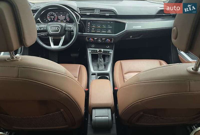 Внедорожник / Кроссовер Audi Q3 2021 в Львове