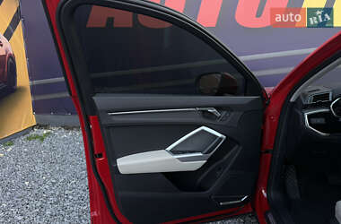 Позашляховик / Кросовер Audi Q3 2021 в 