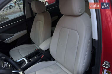 Позашляховик / Кросовер Audi Q3 2021 в 
