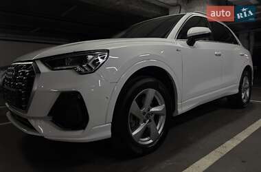 Внедорожник / Кроссовер Audi Q3 2021 в Киеве