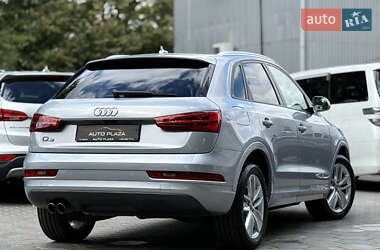 Позашляховик / Кросовер Audi Q3 2017 в 