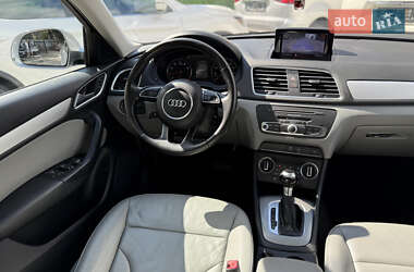 Позашляховик / Кросовер Audi Q3 2017 в 