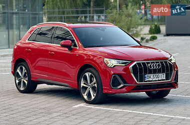 Внедорожник / Кроссовер Audi Q3 2020 в Ровно