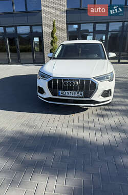 Внедорожник / Кроссовер Audi Q3 2023 в 