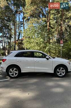Позашляховик / Кросовер Audi Q3 2019 в 