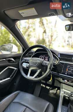 Позашляховик / Кросовер Audi Q3 2019 в 