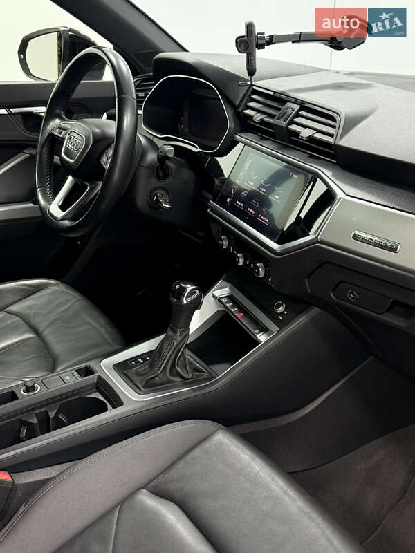 Внедорожник / Кроссовер Audi Q3 2019 в Одессе