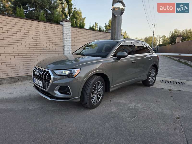 Внедорожник / Кроссовер Audi Q3 2021 в Киеве